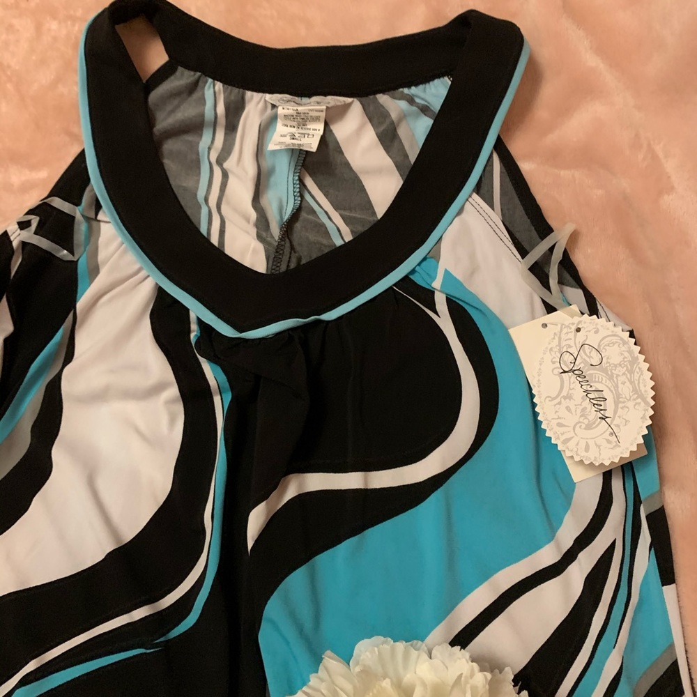 Simple Dress - Picture 3 of 3